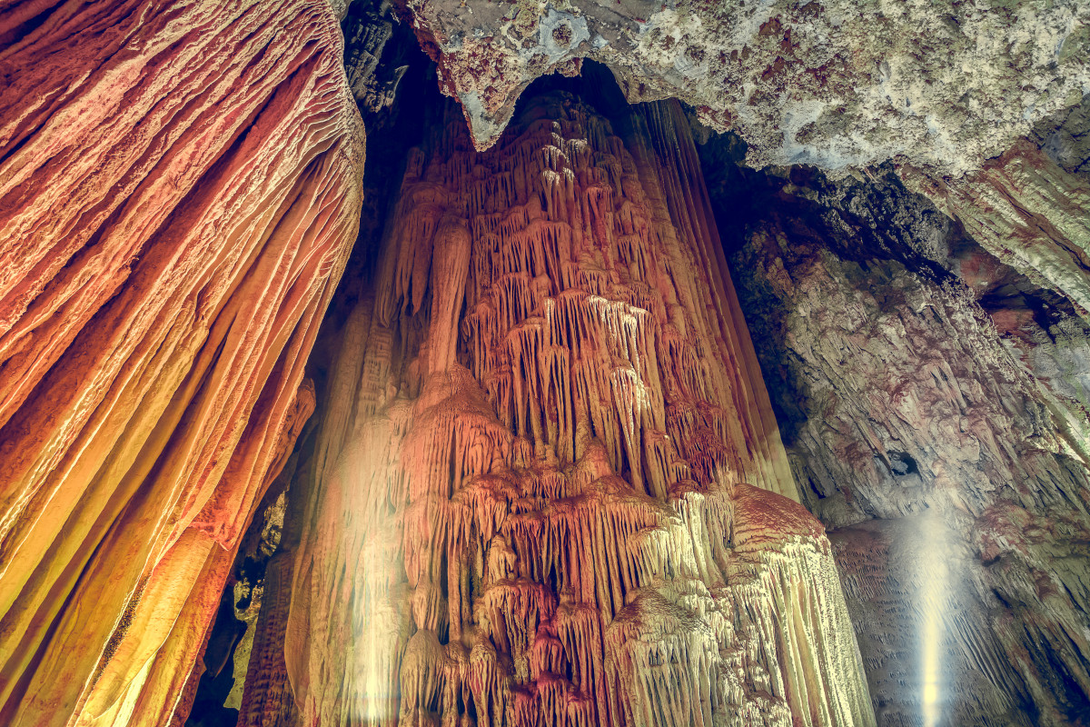 Les caves de la montagne Saint-Pierre